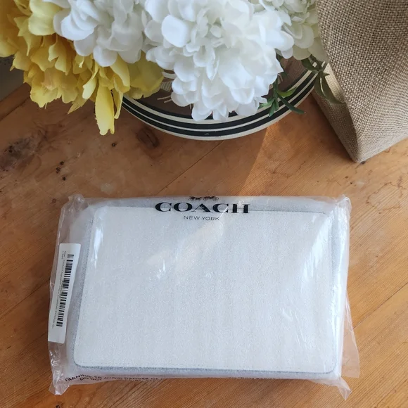 NWT Coach Signature Chain Crossbody Bag in Chalk/Brass - Picture 11 of 15